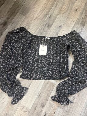 Beivy Black Floral Off-Shoulder Long Sleeve Top